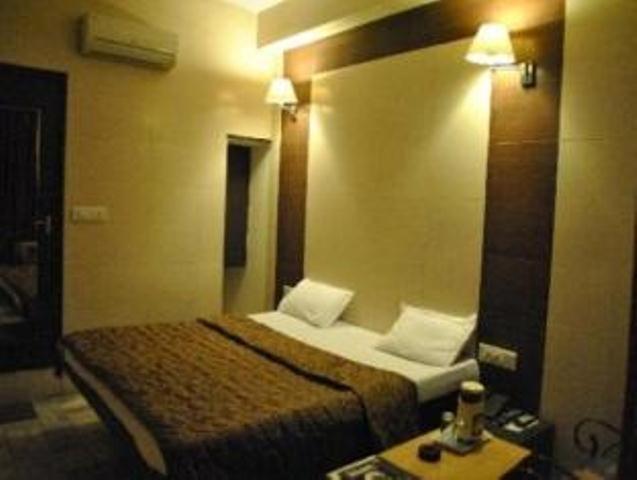 Hotel Golden Deluxe Τζαϊπούρ Εξωτερικό φωτογραφία
