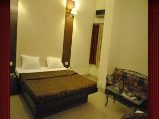 Hotel Golden Deluxe Τζαϊπούρ Δωμάτιο φωτογραφία