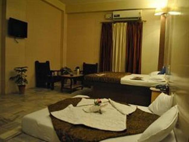 Hotel Golden Deluxe Τζαϊπούρ Εξωτερικό φωτογραφία