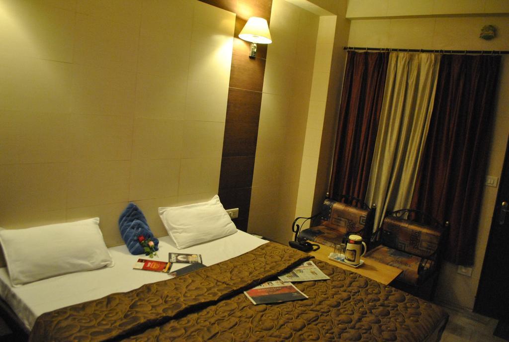 Hotel Golden Deluxe Τζαϊπούρ Εξωτερικό φωτογραφία