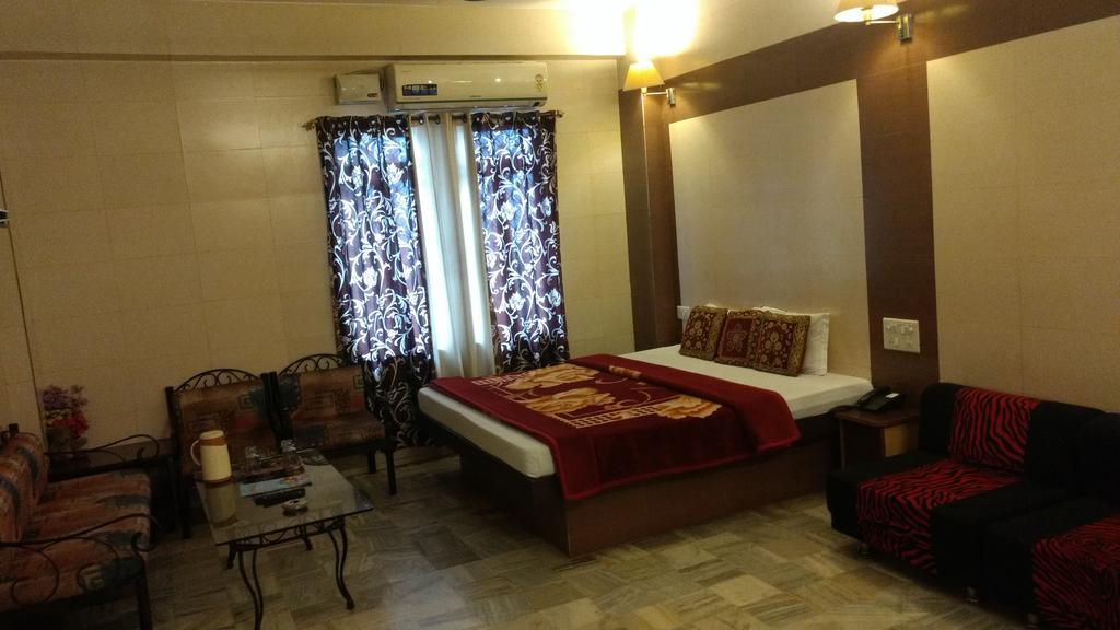 Hotel Golden Deluxe Τζαϊπούρ Εξωτερικό φωτογραφία