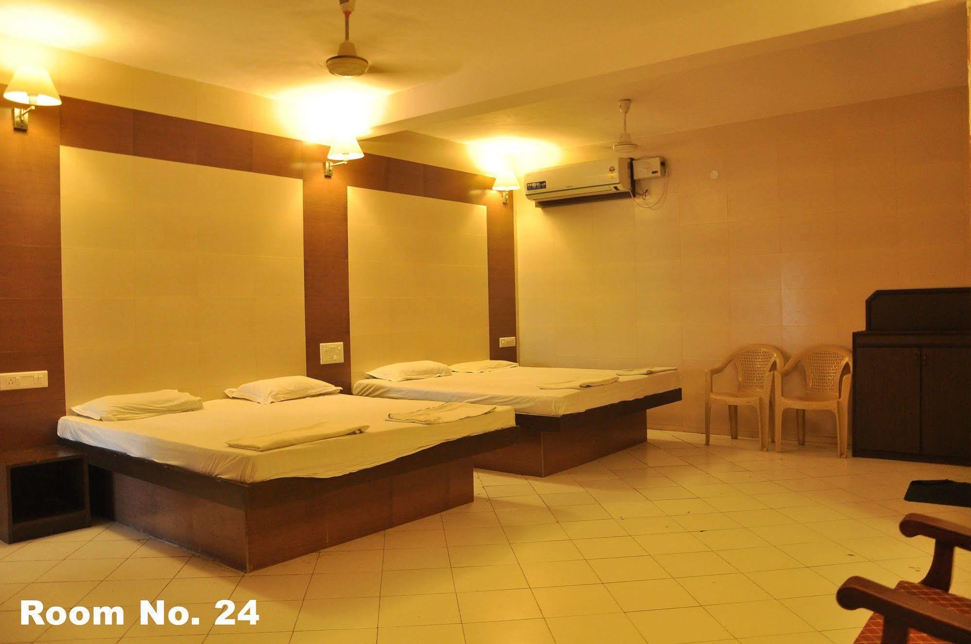 Hotel Golden Deluxe Τζαϊπούρ Εξωτερικό φωτογραφία