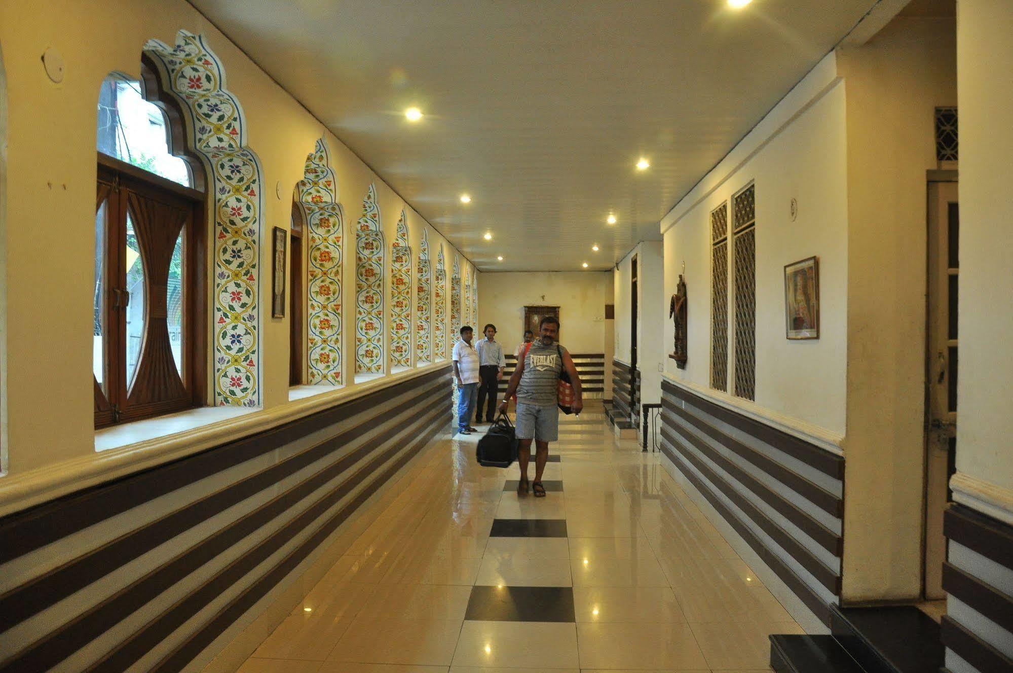 Hotel Golden Deluxe Τζαϊπούρ Εξωτερικό φωτογραφία
